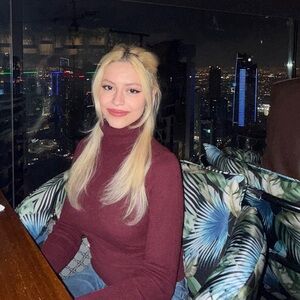 Meet your Posher, Jenine